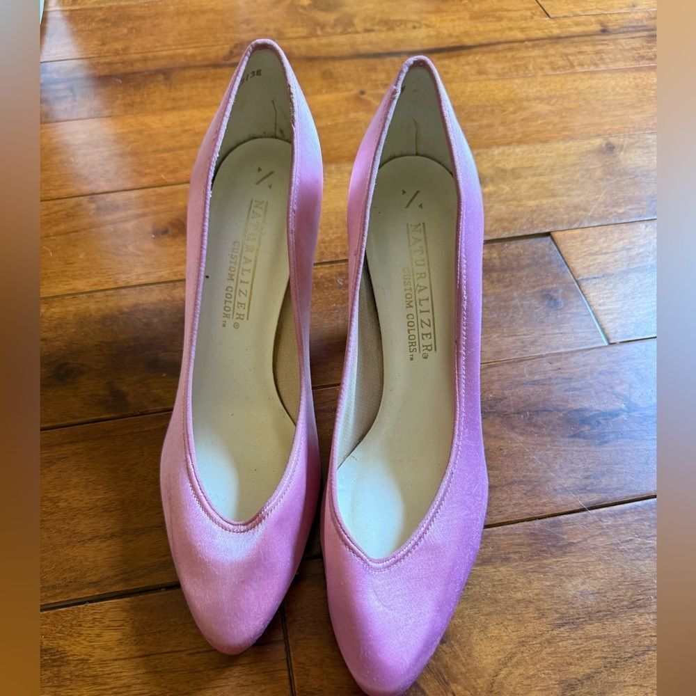 Naturalizer Women's pink dyed Satin Shoes size 7W